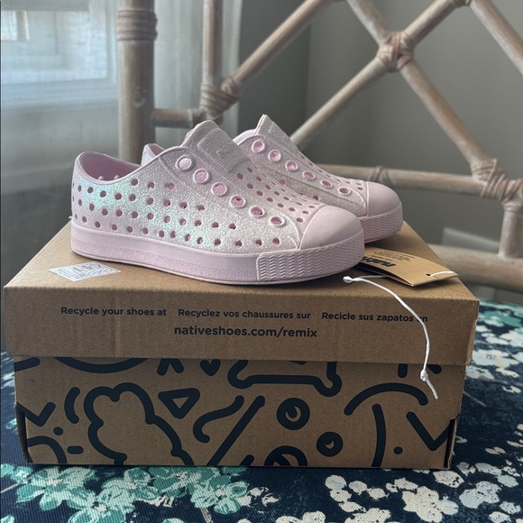 Native Kids Jefferson Pink Slip-On Shoes - Picture 2 of 6